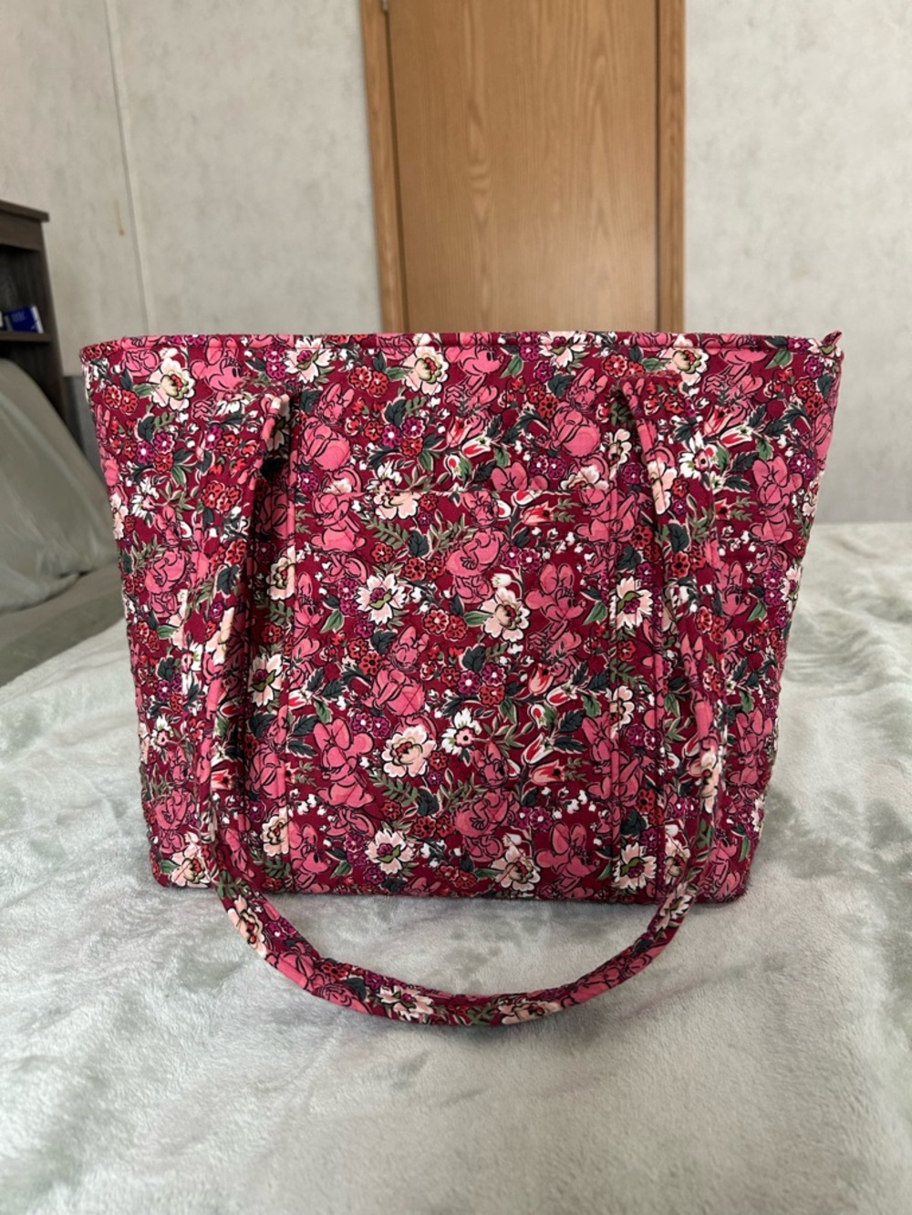 Vera Bradley Small Vera Tote- Minnie Mouse And Daisy Duck Hidden Hearts